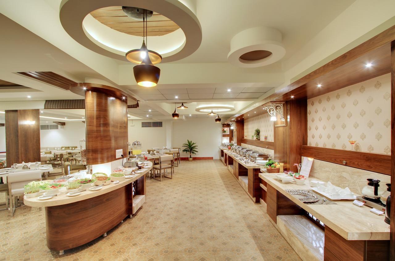 ไวท์ คาสเซิล Hotel บังกาลอร์ ภายนอก รูปภาพ
