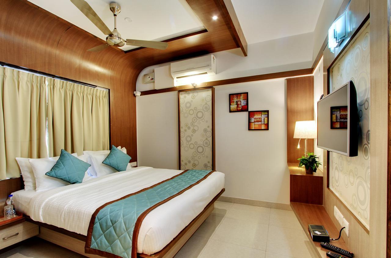 ไวท์ คาสเซิล Hotel บังกาลอร์ ภายนอก รูปภาพ