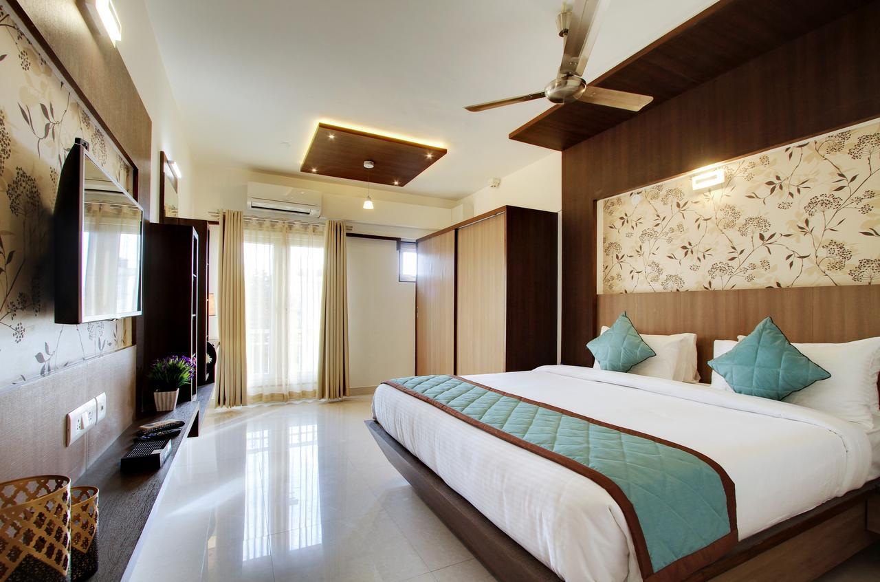 ไวท์ คาสเซิล Hotel บังกาลอร์ ภายนอก รูปภาพ