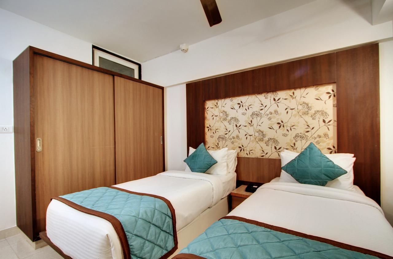 ไวท์ คาสเซิล Hotel บังกาลอร์ ภายนอก รูปภาพ