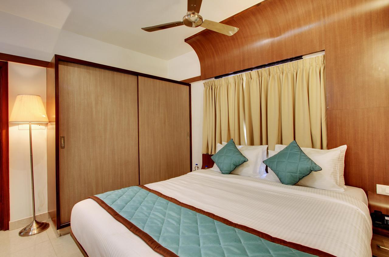 ไวท์ คาสเซิล Hotel บังกาลอร์ ภายนอก รูปภาพ